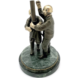 Скульптура бронзовая "Буровики-нефтяники"